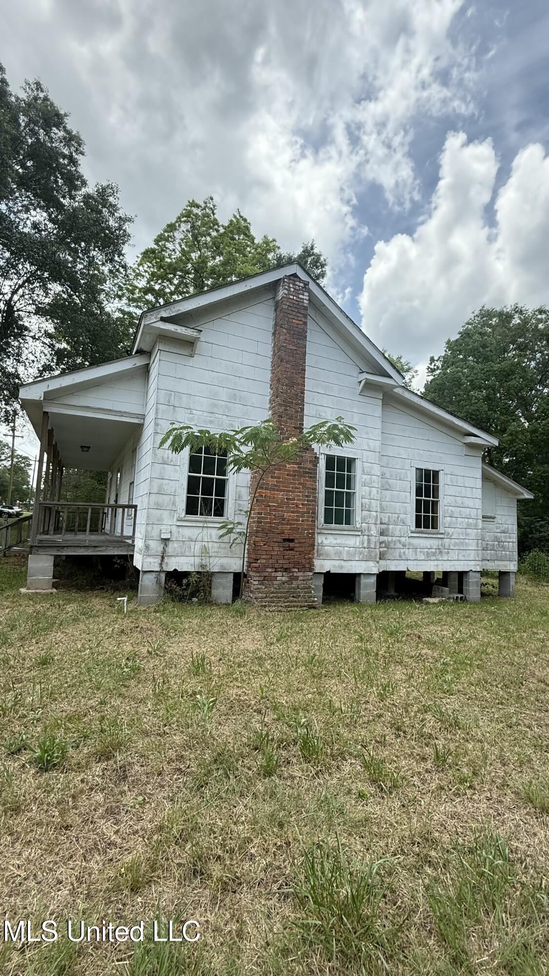 101 South 3rd Street Collins, MS 39428 - Photo 4 of 5 Side