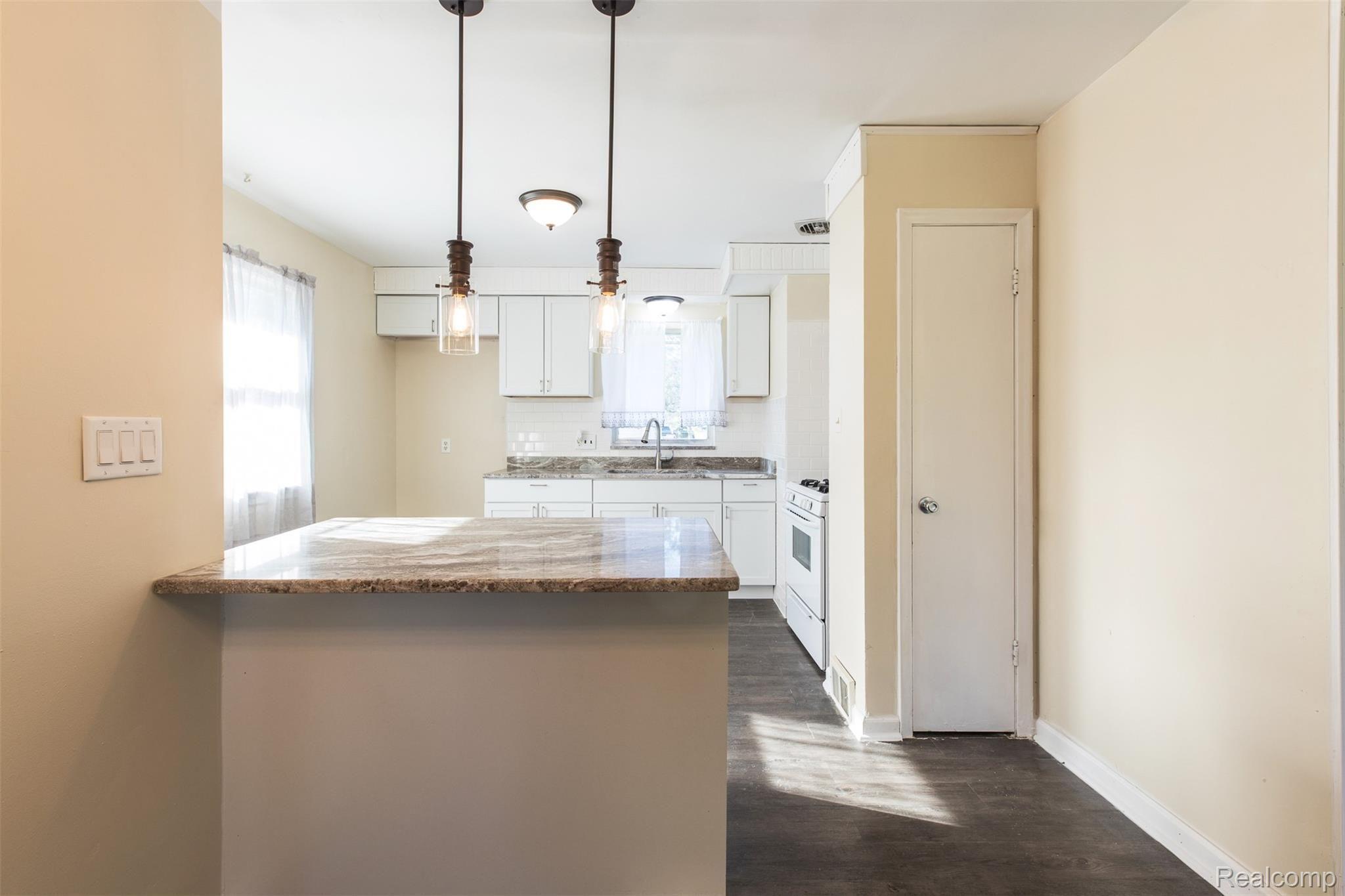 14378 Trenton Road Southgate, MI 48195 - Photo 10 of 34 Kitchen Island