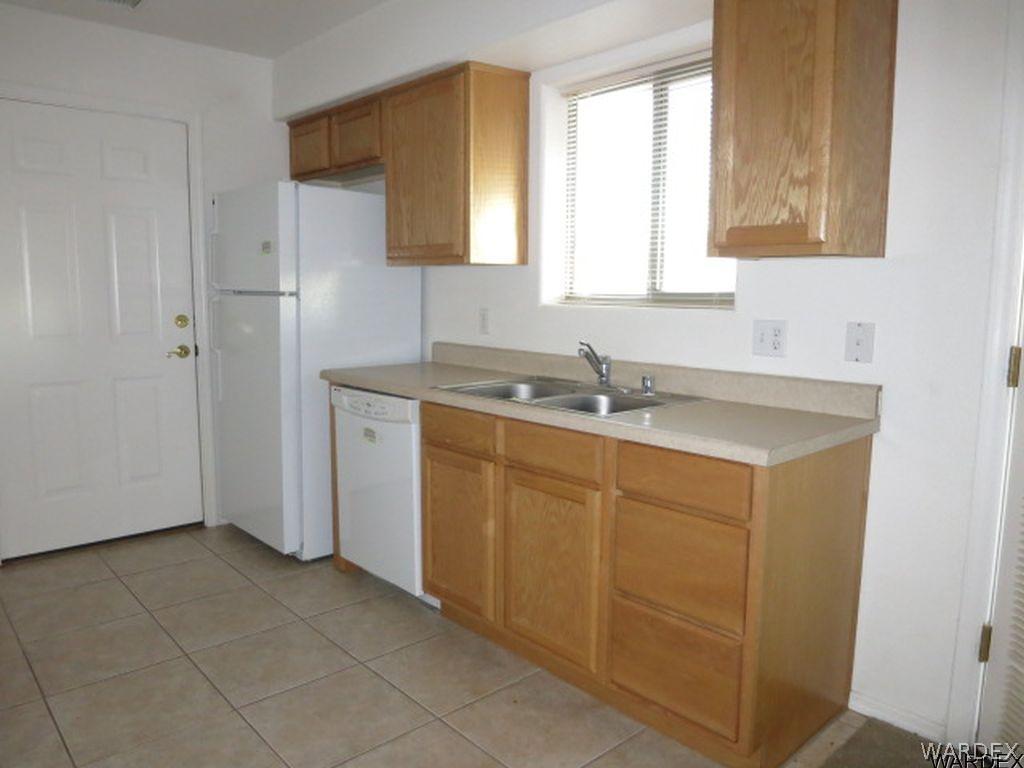 3661 North Kenneth Road Kingman, AZ 86409 - Photo 3 of 18 a bathroom with a sink and a mirror