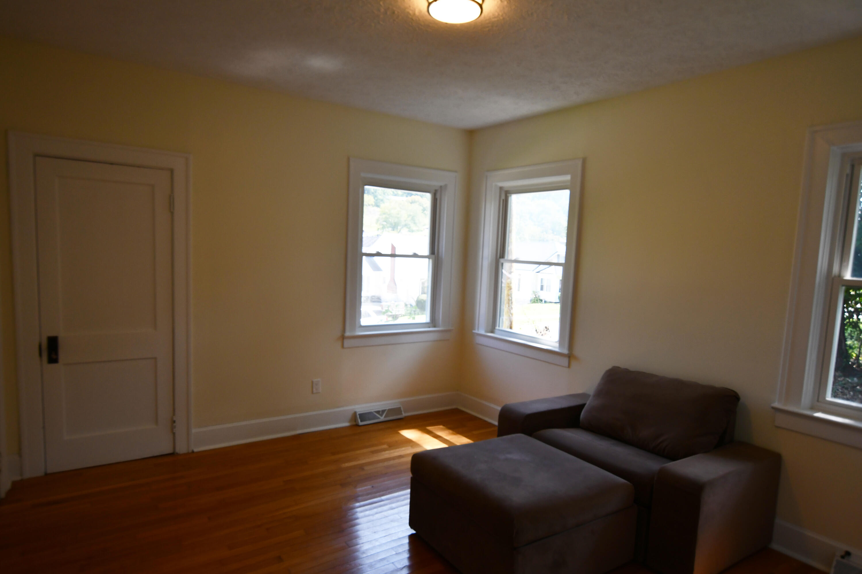 291 Main Street Irvine, KY 40336 - Photo 16 of 32 Main floor bedroom!