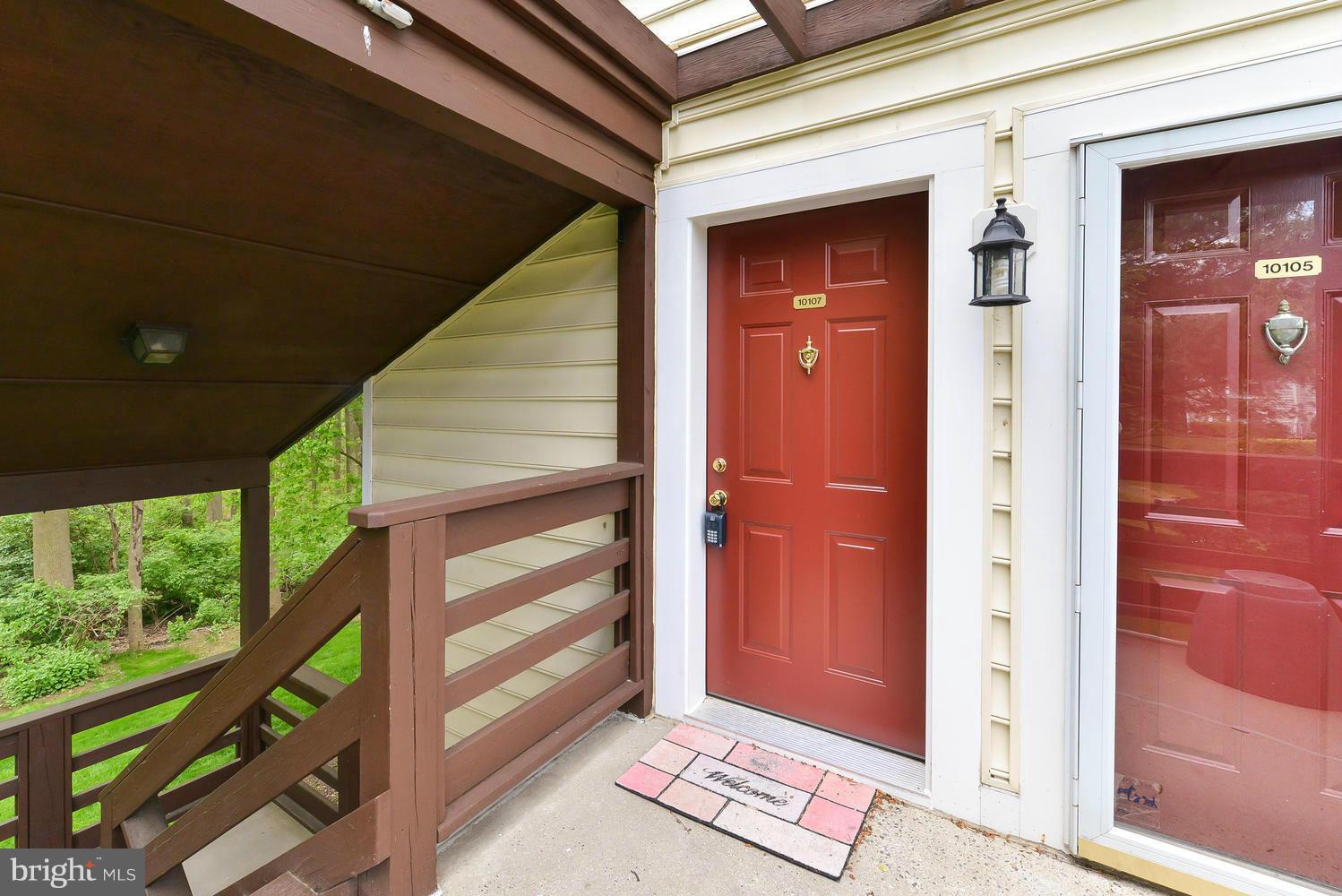 10107 Oakton Terrace Road, Unit 10107 Oakton, VA 22124 - Photo 2 of 30 Exterior (General)