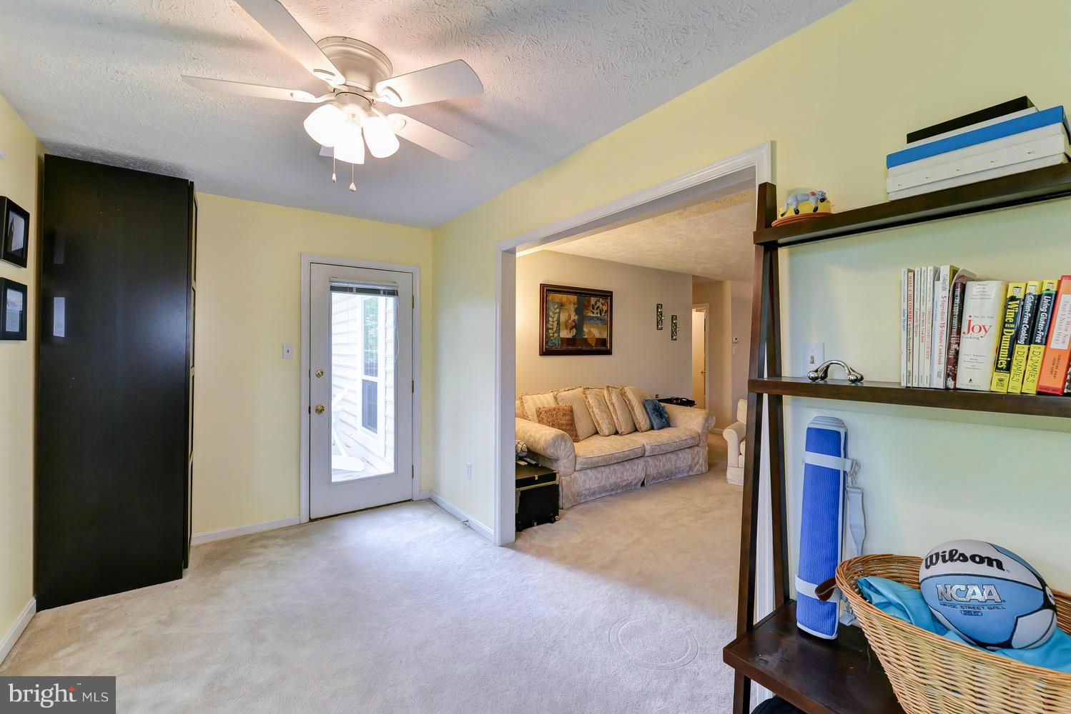 10107 Oakton Terrace Road, Unit 10107 Oakton, VA 22124 - Photo 15 of 30 Living Room