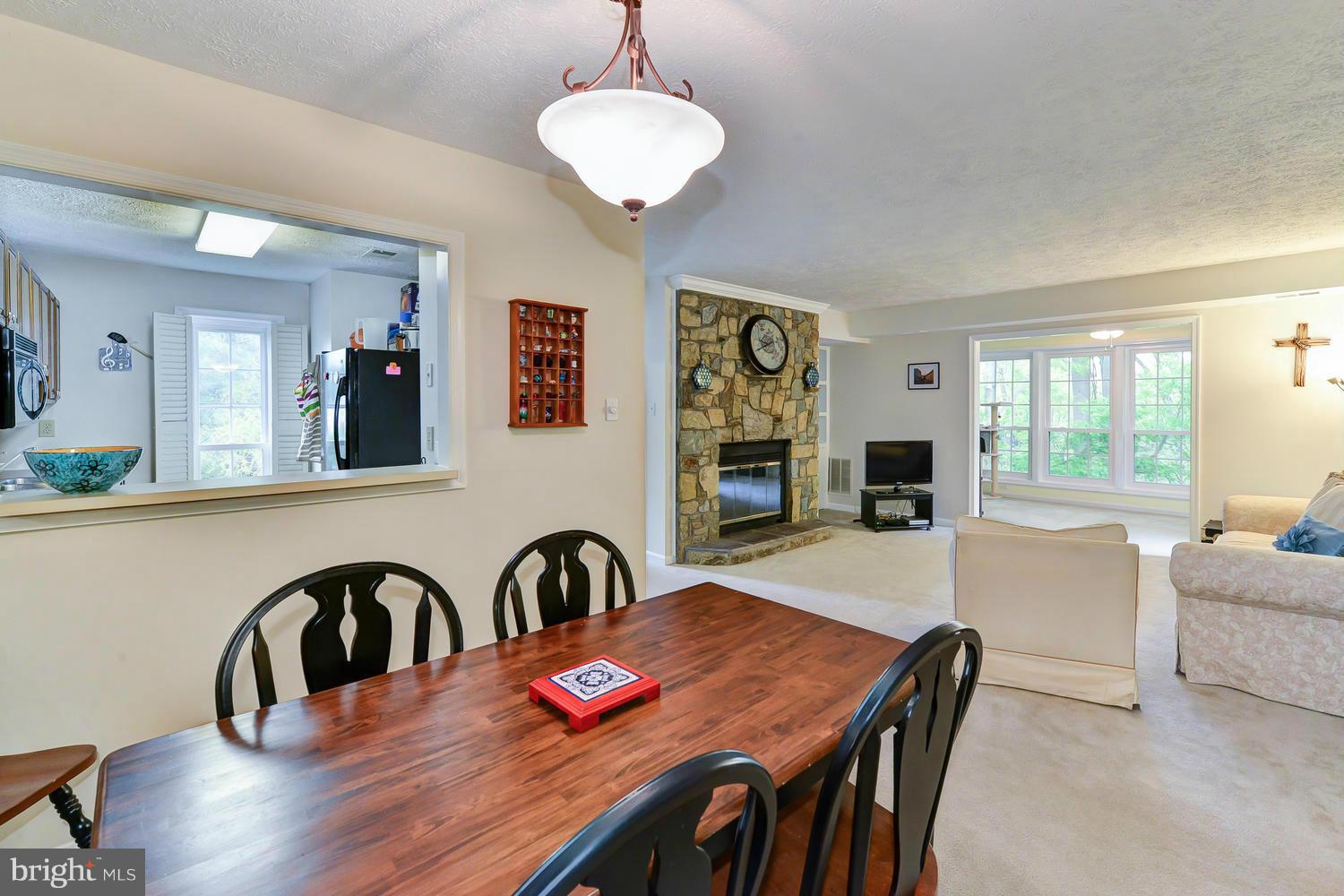 10107 Oakton Terrace Road, Unit 10107 Oakton, VA 22124 - Photo 16 of 30 Dining Room