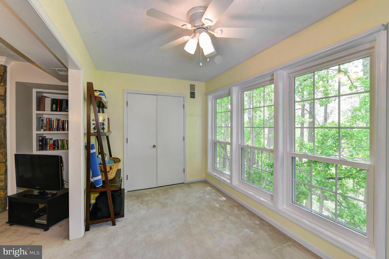 10107 Oakton Terrace Road, Unit 10107 Oakton, VA 22124 - Photo 23 of 30 Living Room