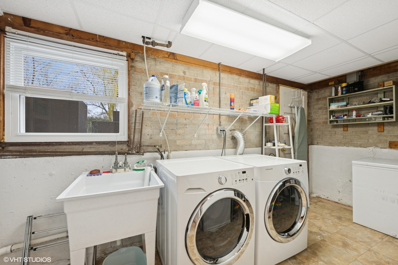 418 Warren Road Glenview, IL 60025 - Photo 18 of 24 a utility room with dryer and washer