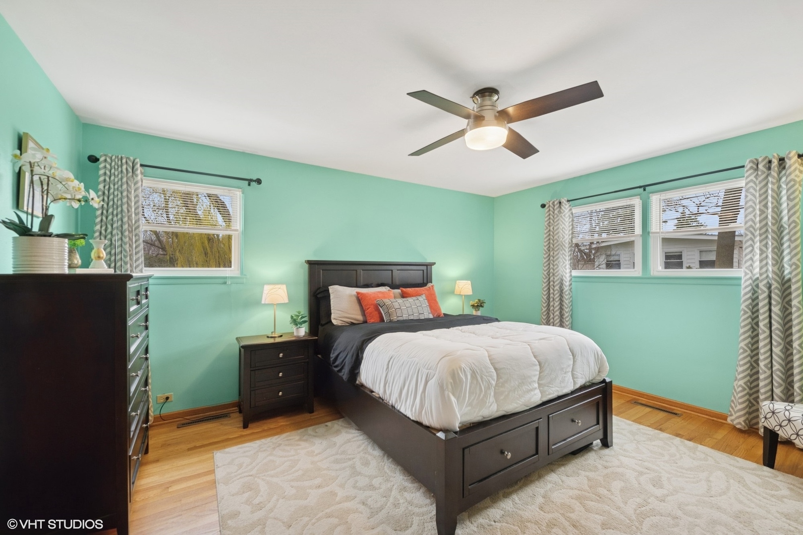 418 Warren Road Glenview, IL 60025 - Photo 8 of 24 a bed room with a bed and a window