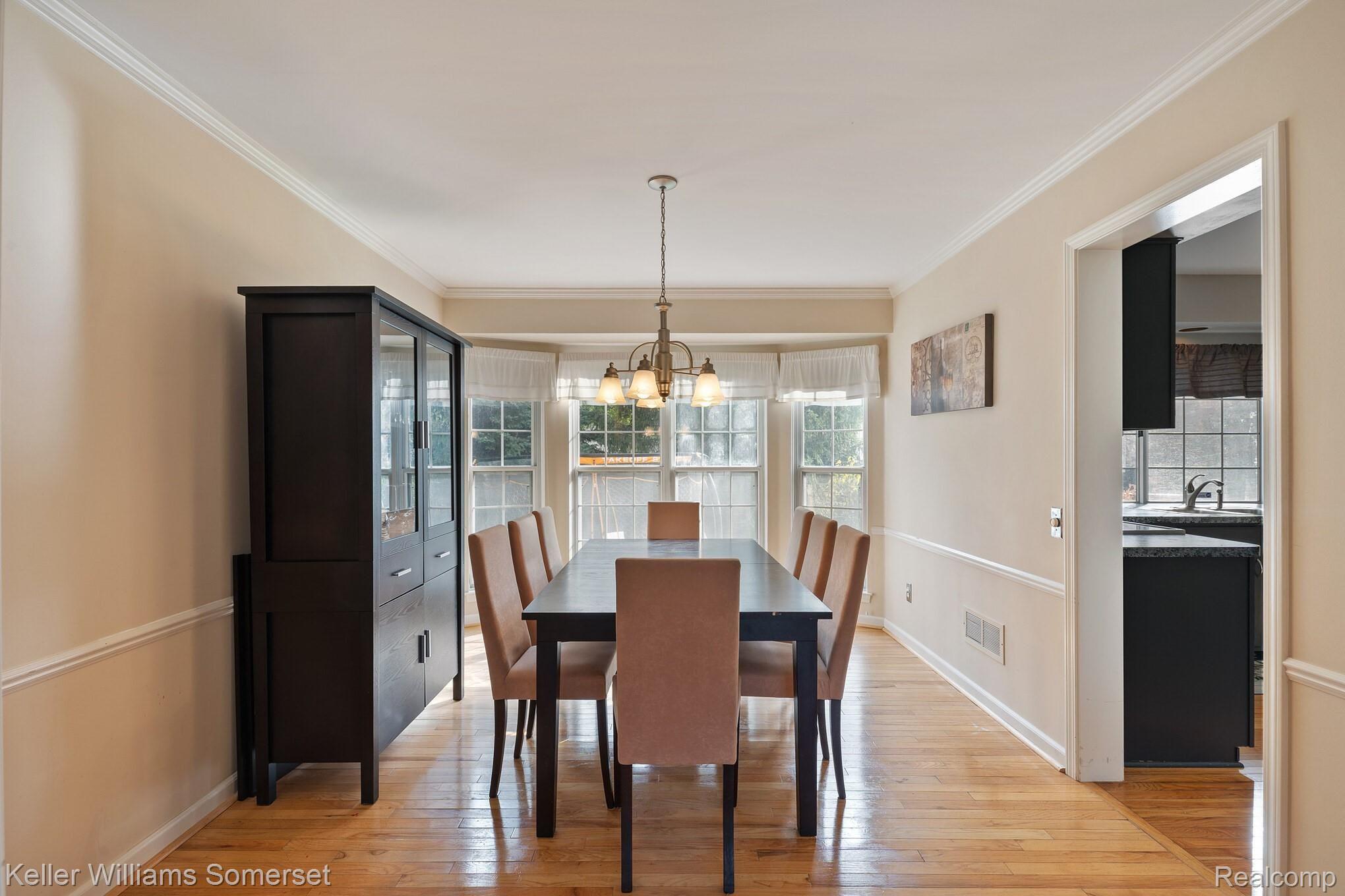 222 Saxon Court Rochester, MI 48307 - Photo 8 of 24 Dining Room with Bay Window that brings tons of light