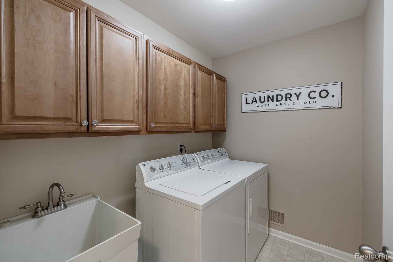 6150 Timberstone Way Clarkston, MI 48346 - Photo 33 of 51 Laundry room with cabinets and wash tub