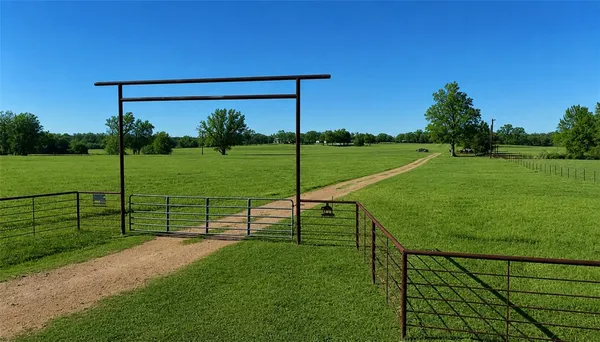 $950,000 | 13541 East Us Highway, Gause, TX 77857