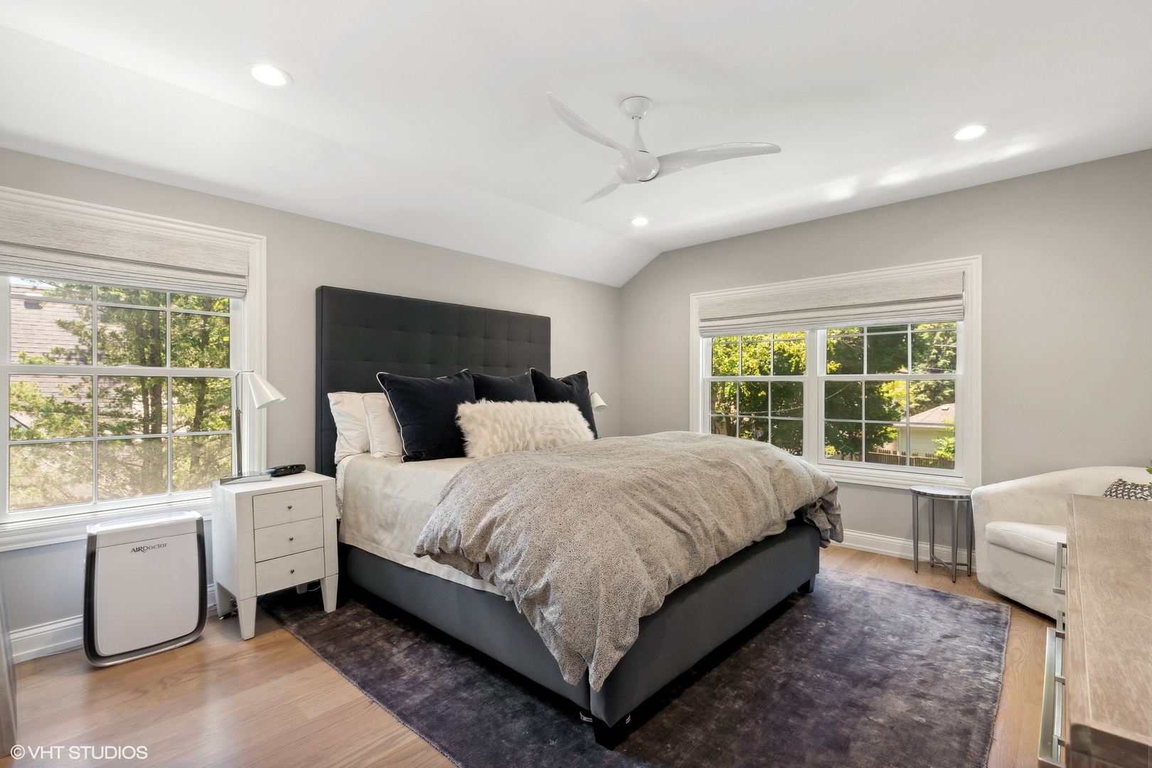 1192 Griffith Road Lake Forest, IL 60045 - Photo 13 of 29 a bed room with a bed and a window