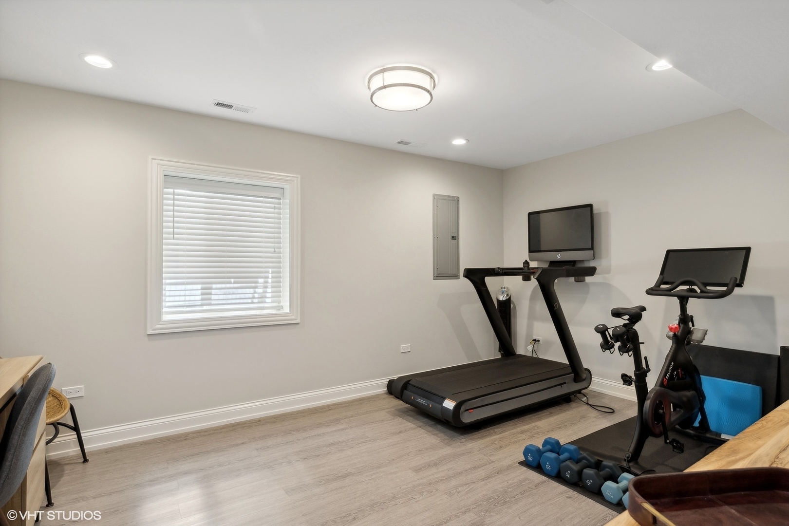1192 Griffith Road Lake Forest, IL 60045 - Photo 20 of 29 a view of a room with gym equipment