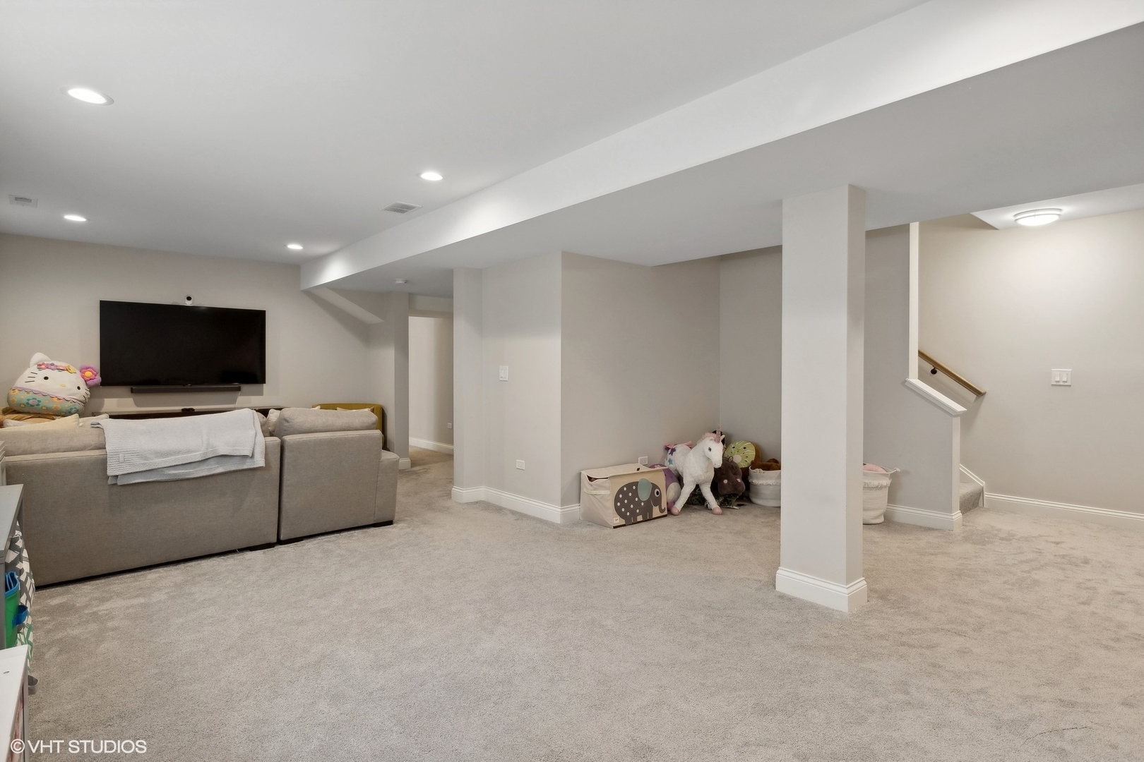 1192 Griffith Road Lake Forest, IL 60045 - Photo 21 of 29 a view of room with furniture and flat screen tv