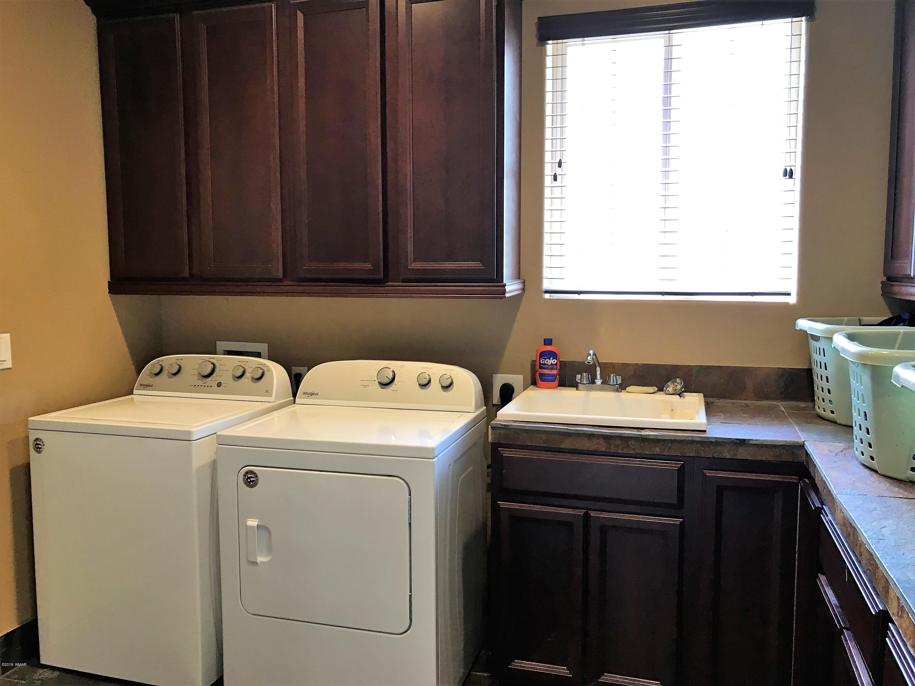 526 South 6th W Street Snowflake, AZ 85937 - Photo 18 of 36 a utility room with dryer and washer