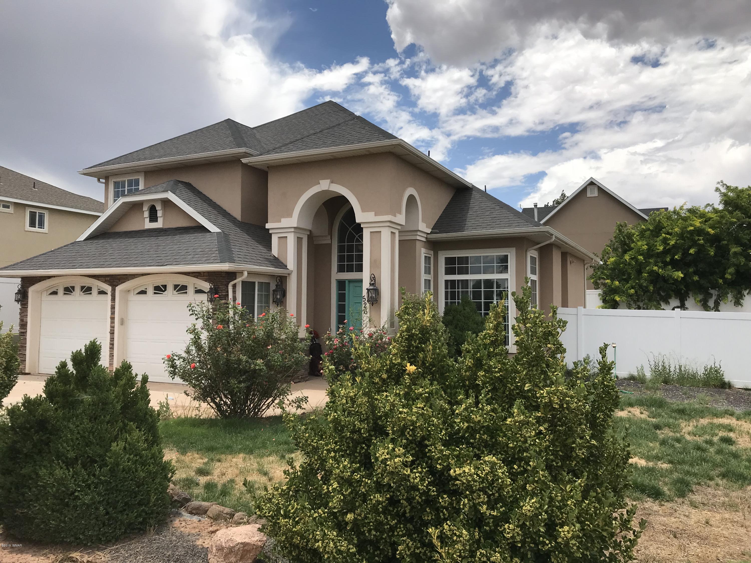 526 South 6th W Street Snowflake, AZ 85937 - Photo 3 of 36 a front view of a house with garden