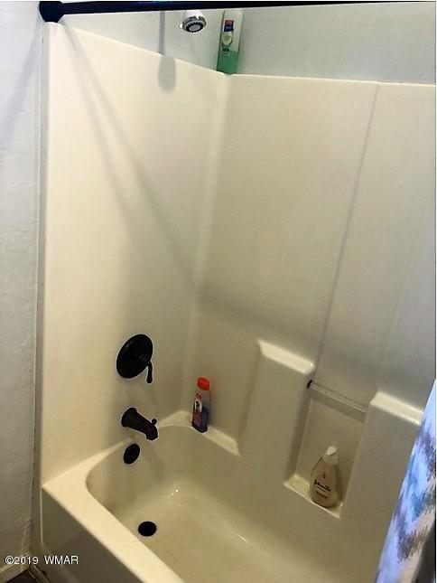 526 South 6th W Street Snowflake, AZ 85937 - Photo 35 of 36 a bathroom with a tub