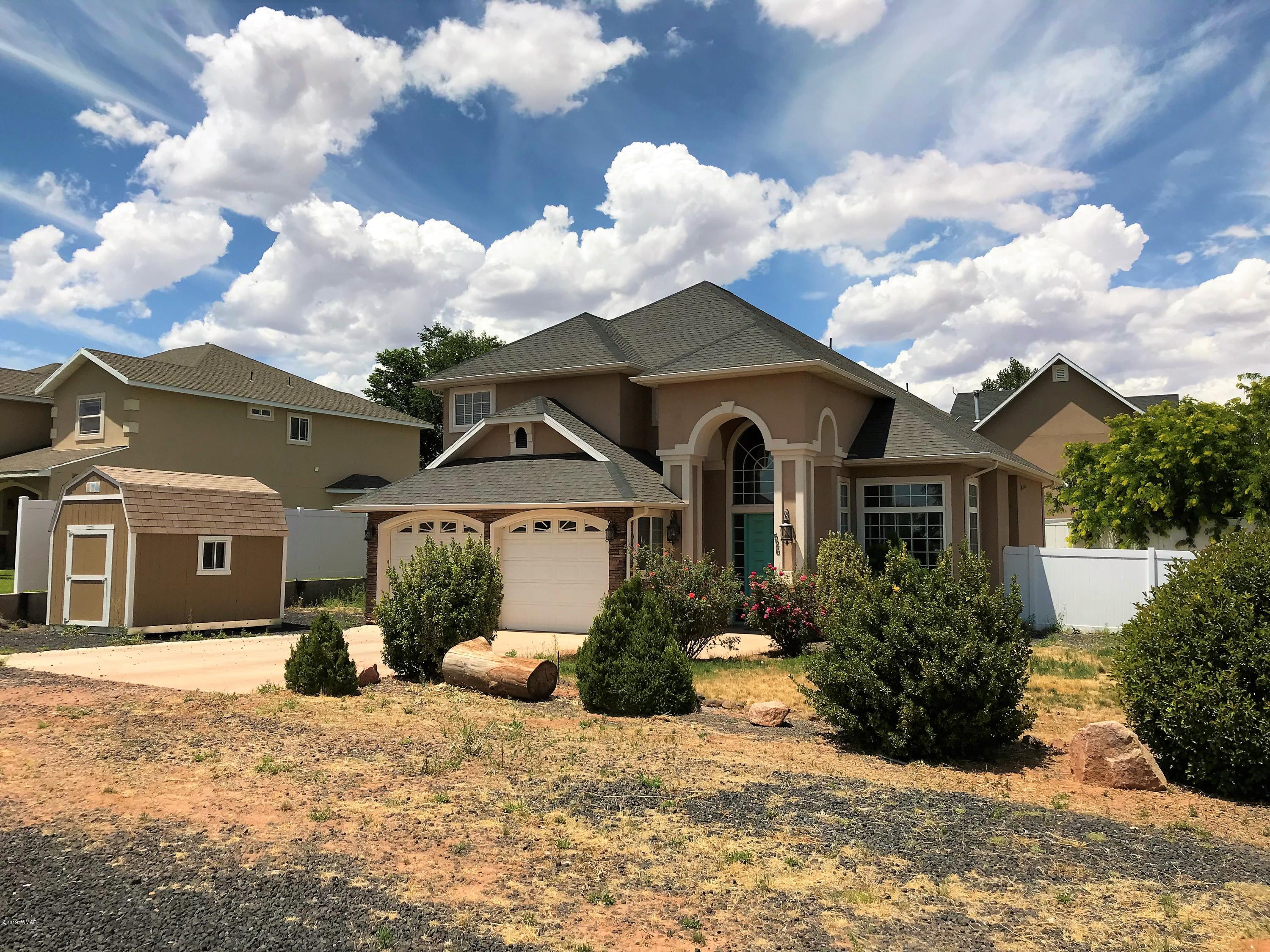 526 South 6th W Street Snowflake, AZ 85937 - Photo 6 of 36 a front view of a house with a yard