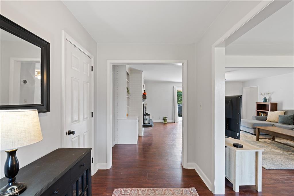 5601 Folkstone Road Pfafftown, NC 27040 - Photo 3 of 28 Gallery Image 3