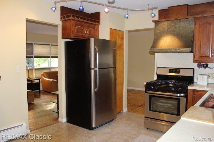 22 Endicott Howell, MI 48843 - Photo 7 of 17 KITCHEN