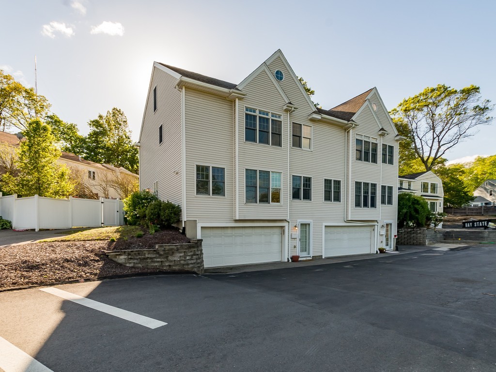 37 Hamilton Place, Unit 37 Needham, MA 02494 - Photo 2 of 27
