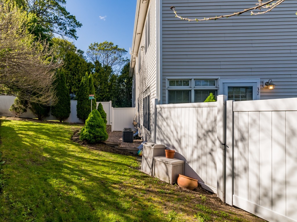 37 Hamilton Place, Unit 37 Needham, MA 02494 - Photo 5 of 27