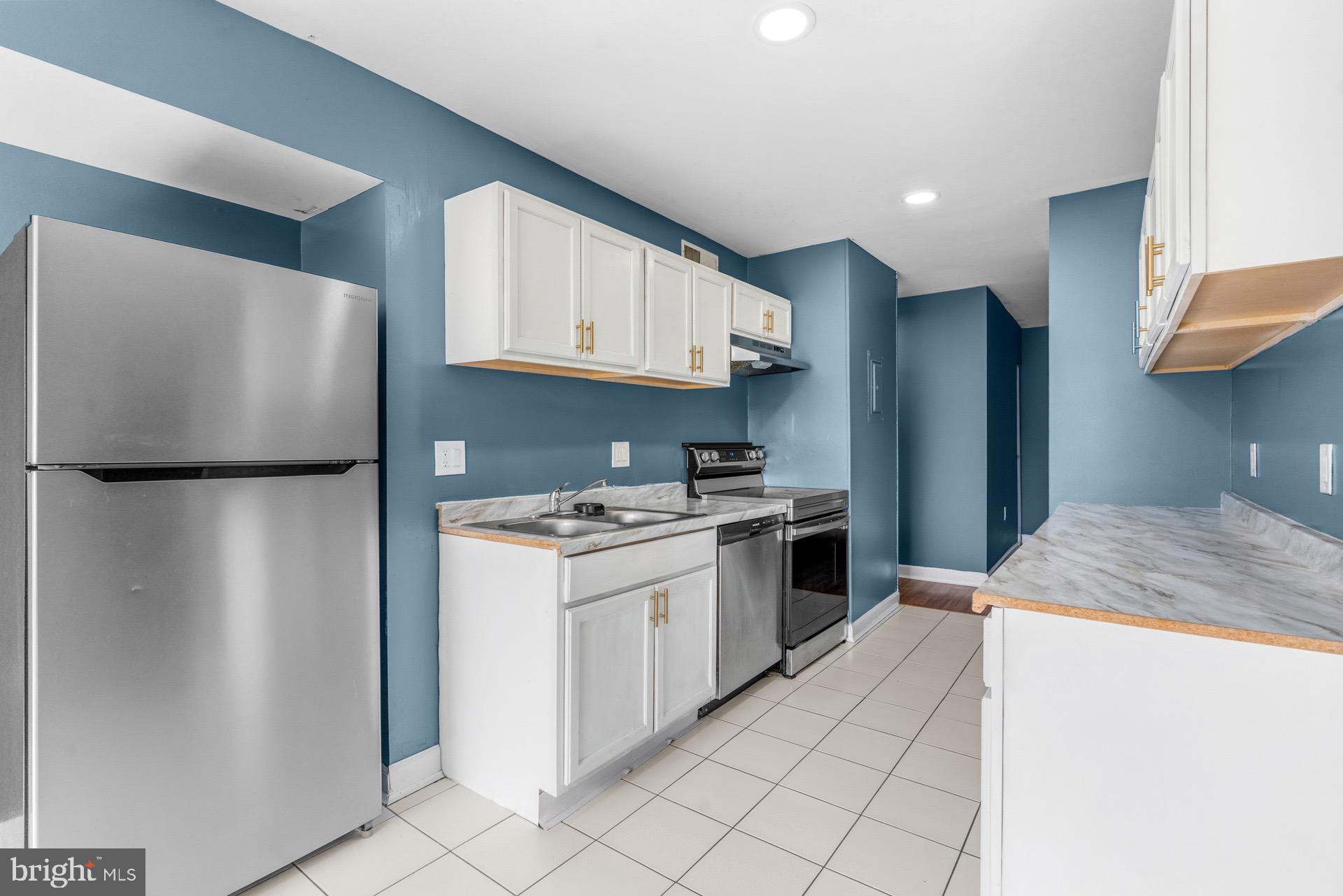 422 Girard Street, Unit 144 Gaithersburg, MD 20877 - Photo 14 of 26 a kitchen with stainless steel appliances granite countertop a refrigerator and a stove