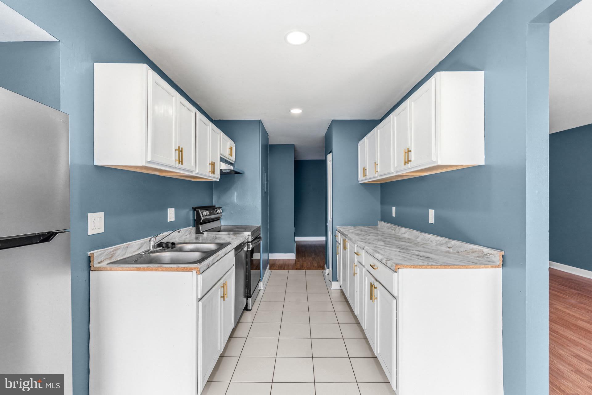 422 Girard Street, Unit 144 Gaithersburg, MD 20877 - Photo 15 of 26 a kitchen with stainless steel appliances granite countertop a stove and a cabinets
