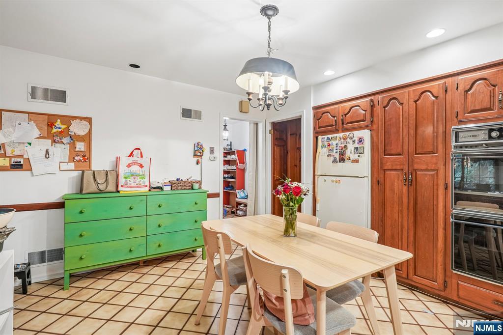 108 Morningside Road Paramus, NJ 07652 - Photo 15 of 45