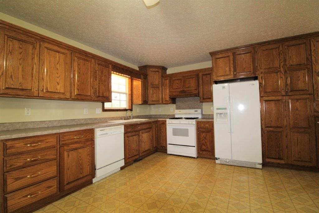 1424 Newtown Road Russellville, KY 42276 - Photo 11 of 16 Gallery Image 11