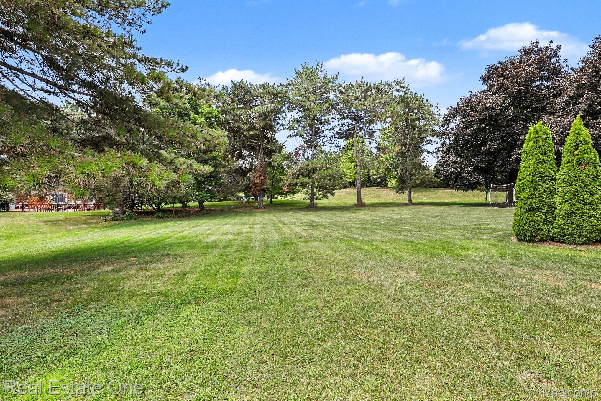 1904 Chelsea Court Rochester, MI 48306 - Photo 46 of 54 010_file_5332.jpg