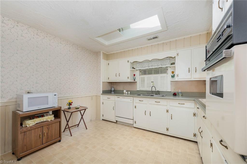 1324 Ziglar Road Winston-Salem, NC 27105 - Photo 11 of 30 Gallery Image 11