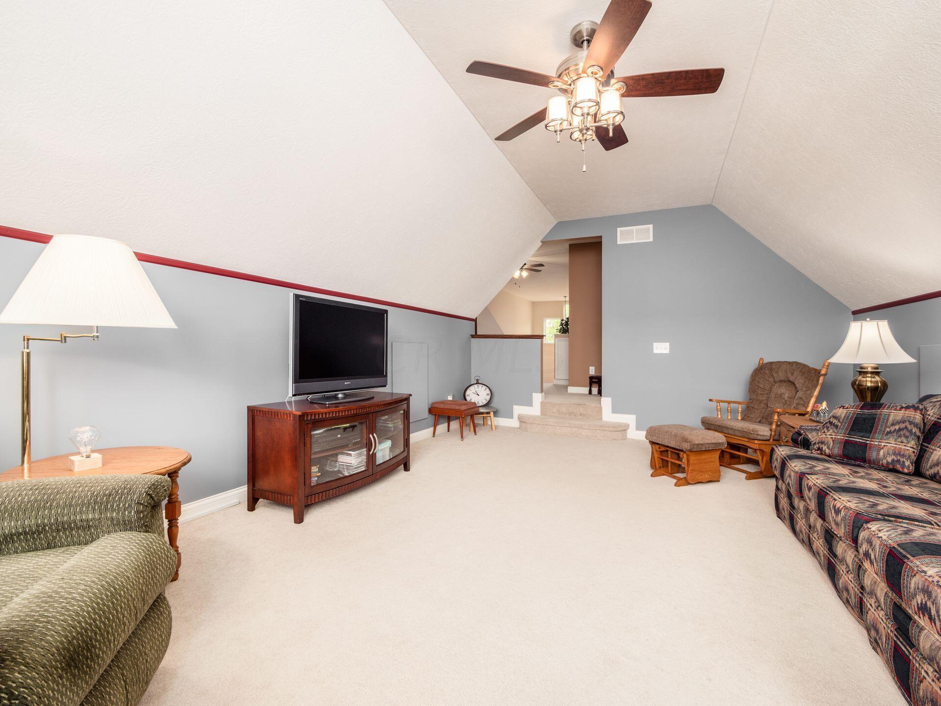 5682 Stearns Road Dublin, OH 43016 - Photo 23 of 30 livingroom