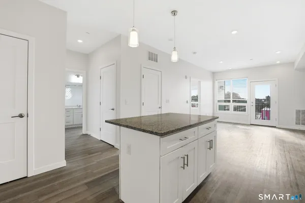 $3,200 | 71 Connecticut Avenue, Unit 301, Norwalk, CT 06850