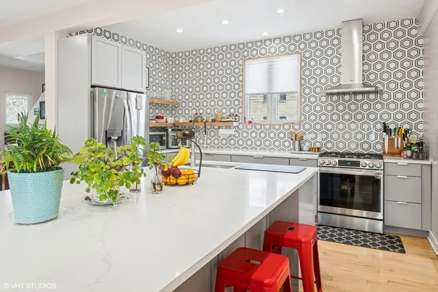 $825,000 | 4911 North Ashland Avenue, Chicago, IL 60640