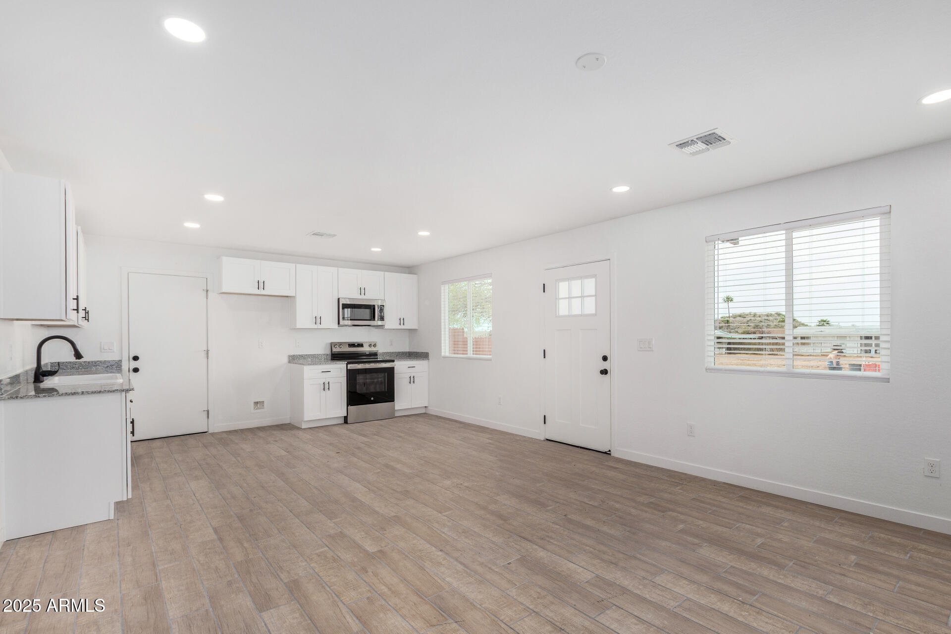 217 North 88th Place Mesa, AZ 85207 - Photo 4 of 24 09 - 88th