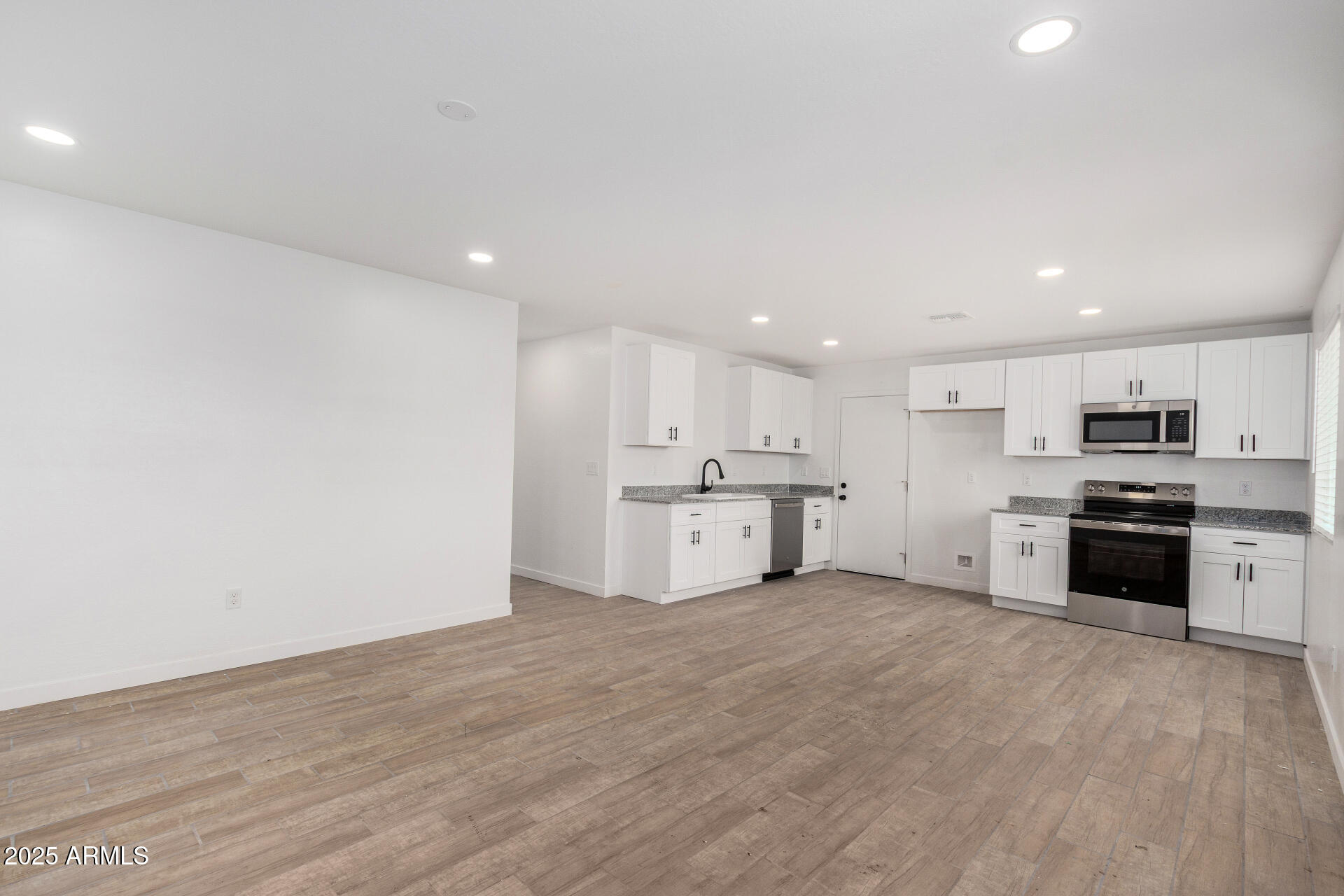 217 North 88th Place Mesa, AZ 85207 - Photo 6 of 24 11 - 88th