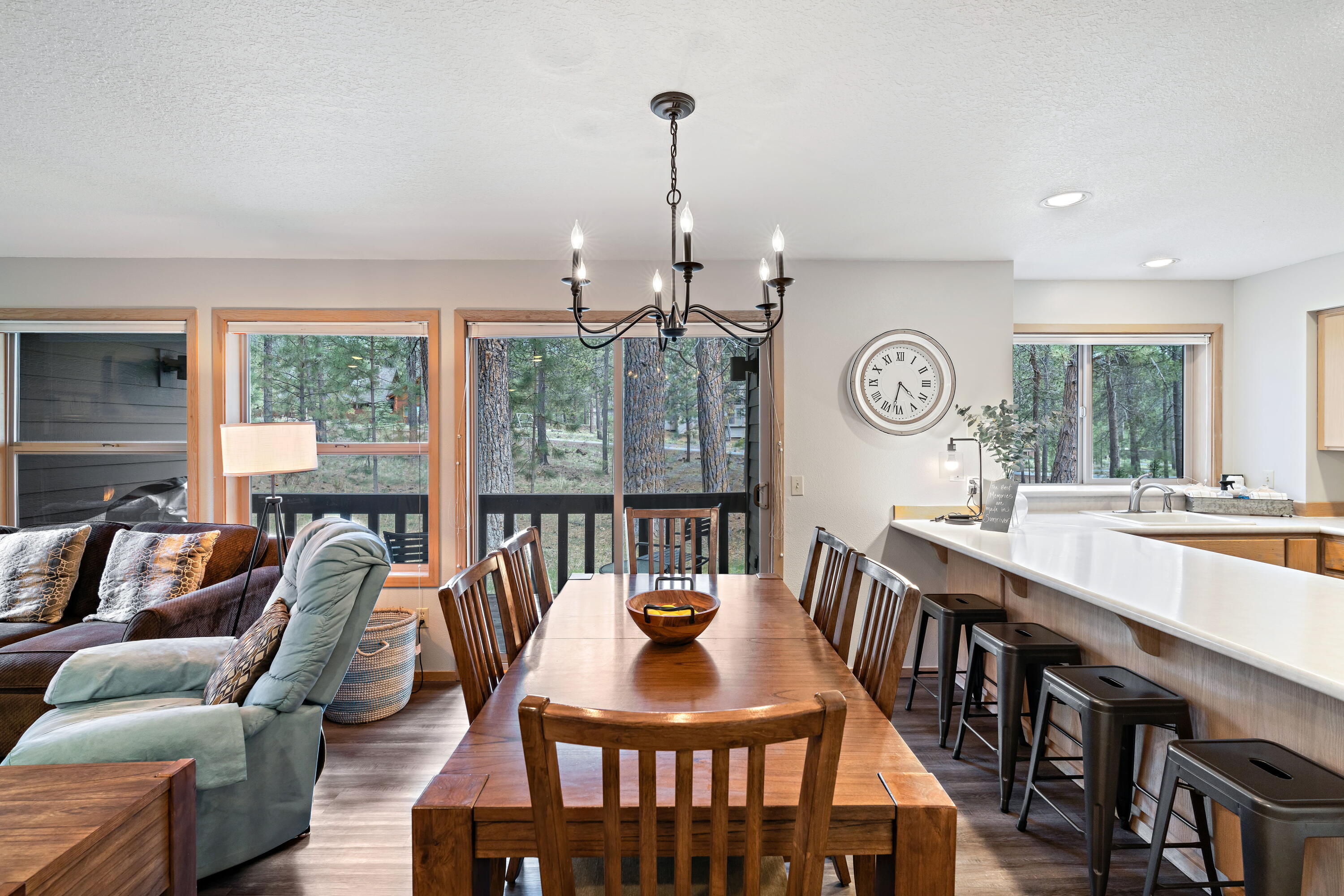 57340 Beaver Ridge Loop, Unit 17D Sunriver, OR 97707 - Photo 7 of 26 7-dining-R17