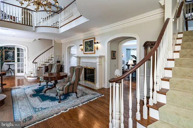 a view of a livingroom and dining room