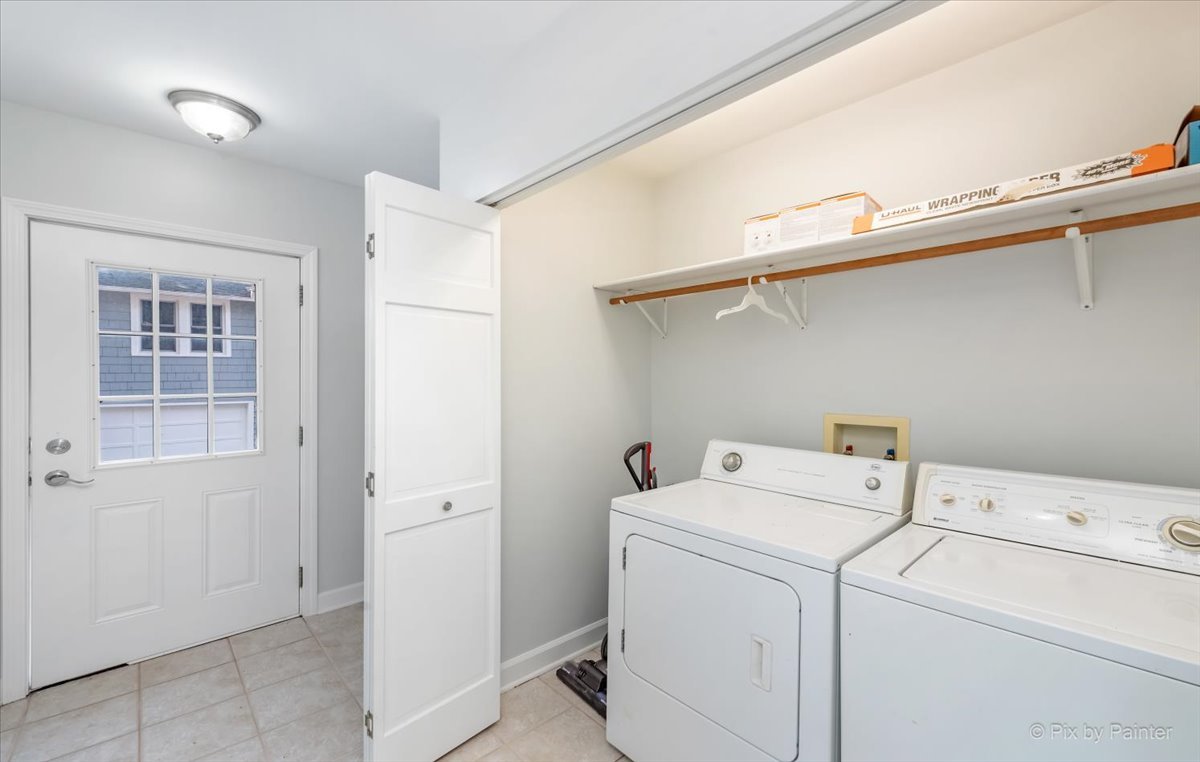 30 Crissey Avenue Geneva, IL 60134 - Photo 17 of 48 a utility room with dryer and washer