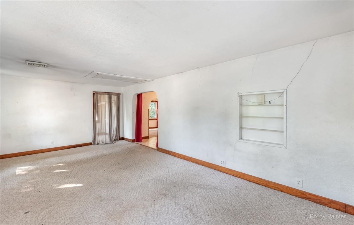 30 Crissey Avenue Geneva, IL 60134 - Photo 28 of 48 an empty room with windows
