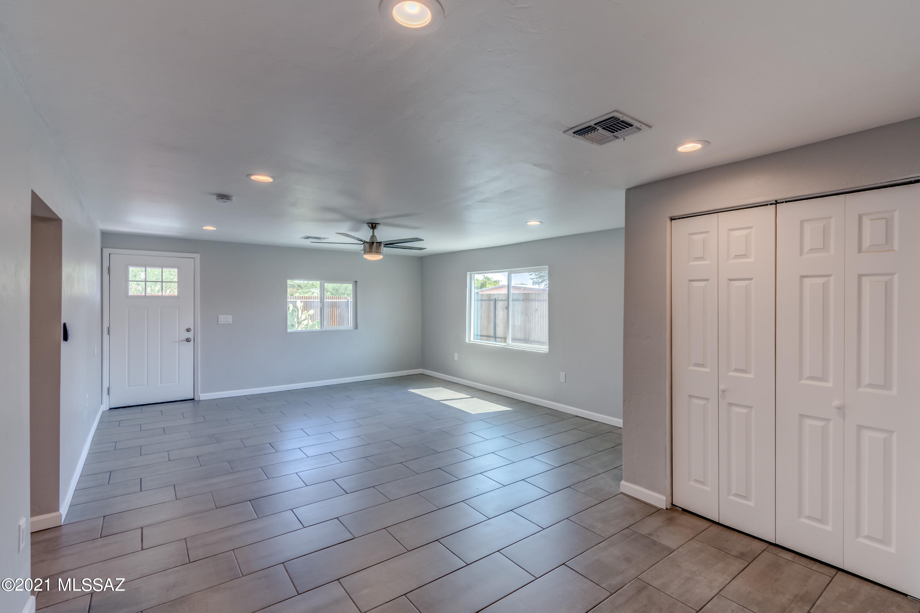 1131 East Spring Street Tucson, AZ 85719 - Photo 4 of 17 Gallery Image 4