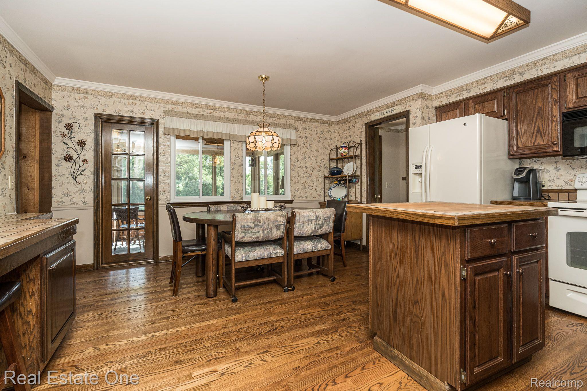 1121 Princeton Avenue Rochester, MI 48307 - Photo 21 of 48 Eat-In Kitchen