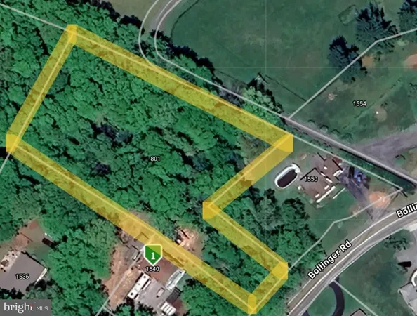an aerial view of a yard