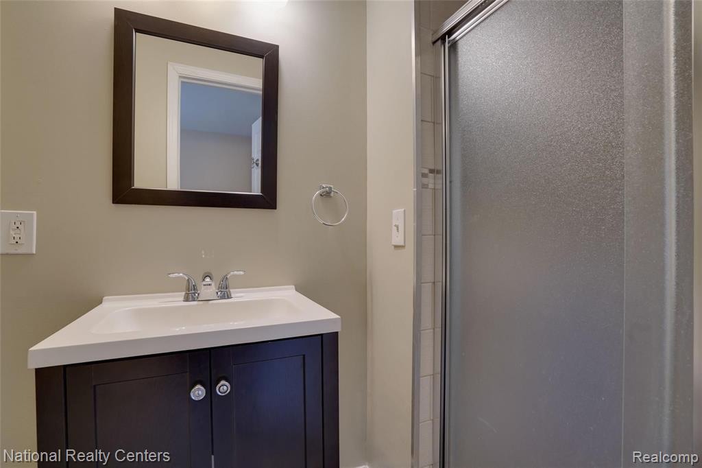 2375 Lochaven Road West Bloomfield, MI 48324 - Photo 14 of 24