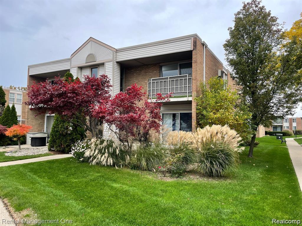 1603 Cass Lake Road, Unit D Keego Harbor, MI 48320 - Photo 1 of 20