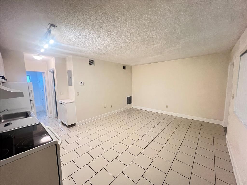 612 Northeast 29th Drive, Unit 5 Wilton Manors, FL 33334 - Photo 8 of 11