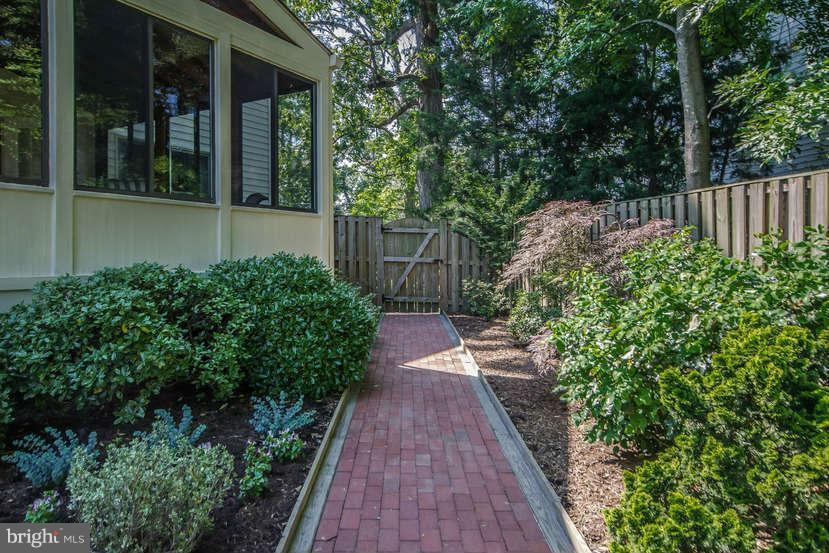6180 Cobbs Road Alexandria, VA 22310 - Photo 21 of 21 Exterior (Rear)