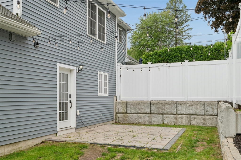 129 Derby Street Worcester, MA 01604 - Photo 38 of 41