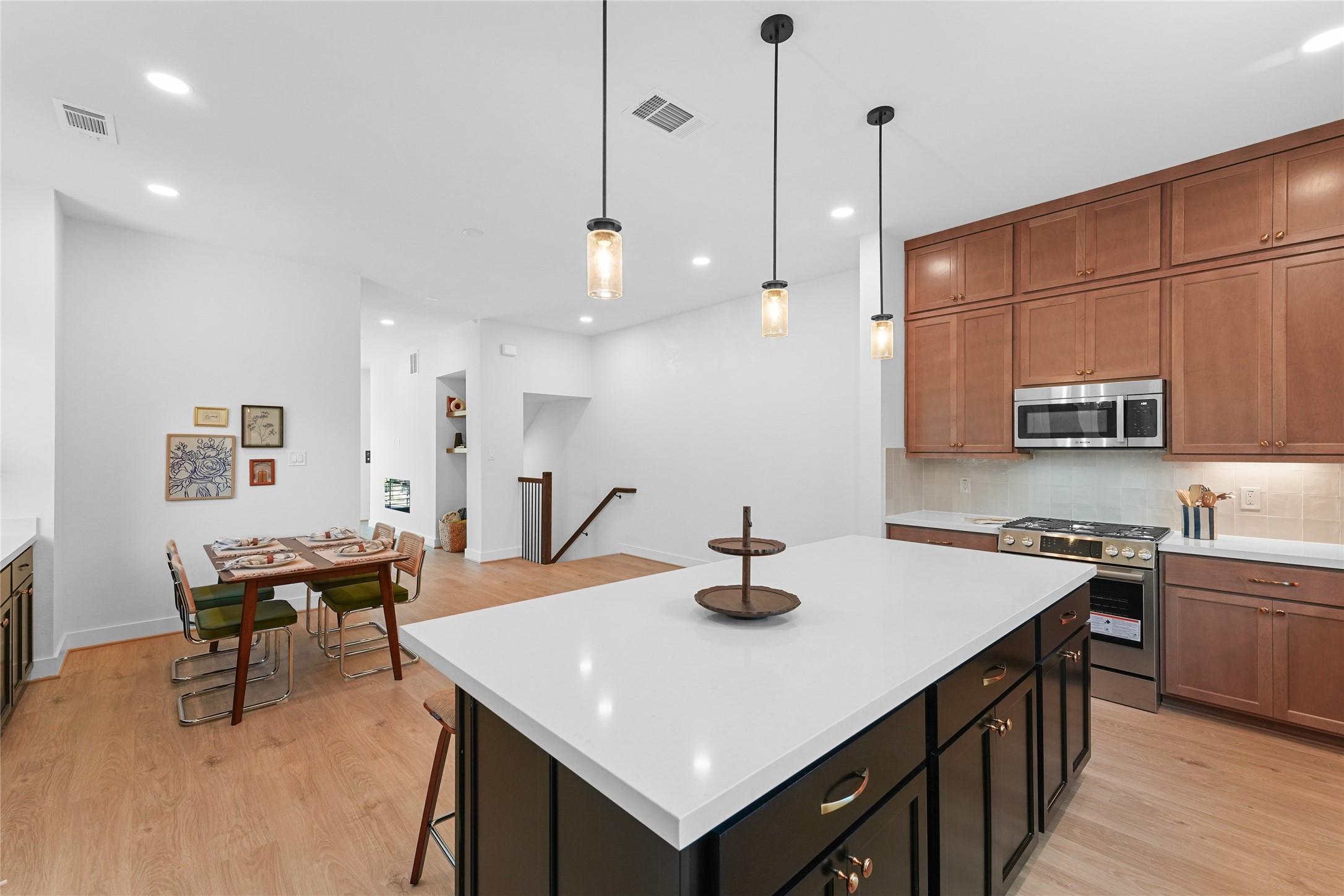 1503 Vermont Street, Unit A Houston, TX 77006 - Photo 6 of 38 Kitchen and Dining Area