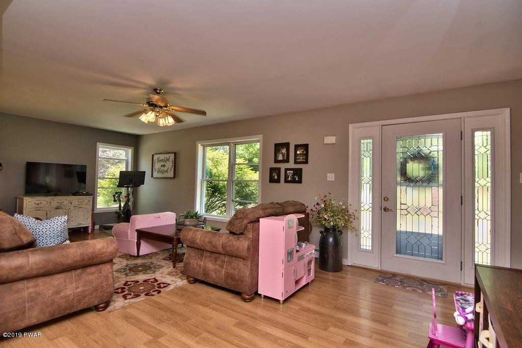474 Rutledgedale Road Equinunk, PA 18417 - Photo 13 of 55 Living Rom