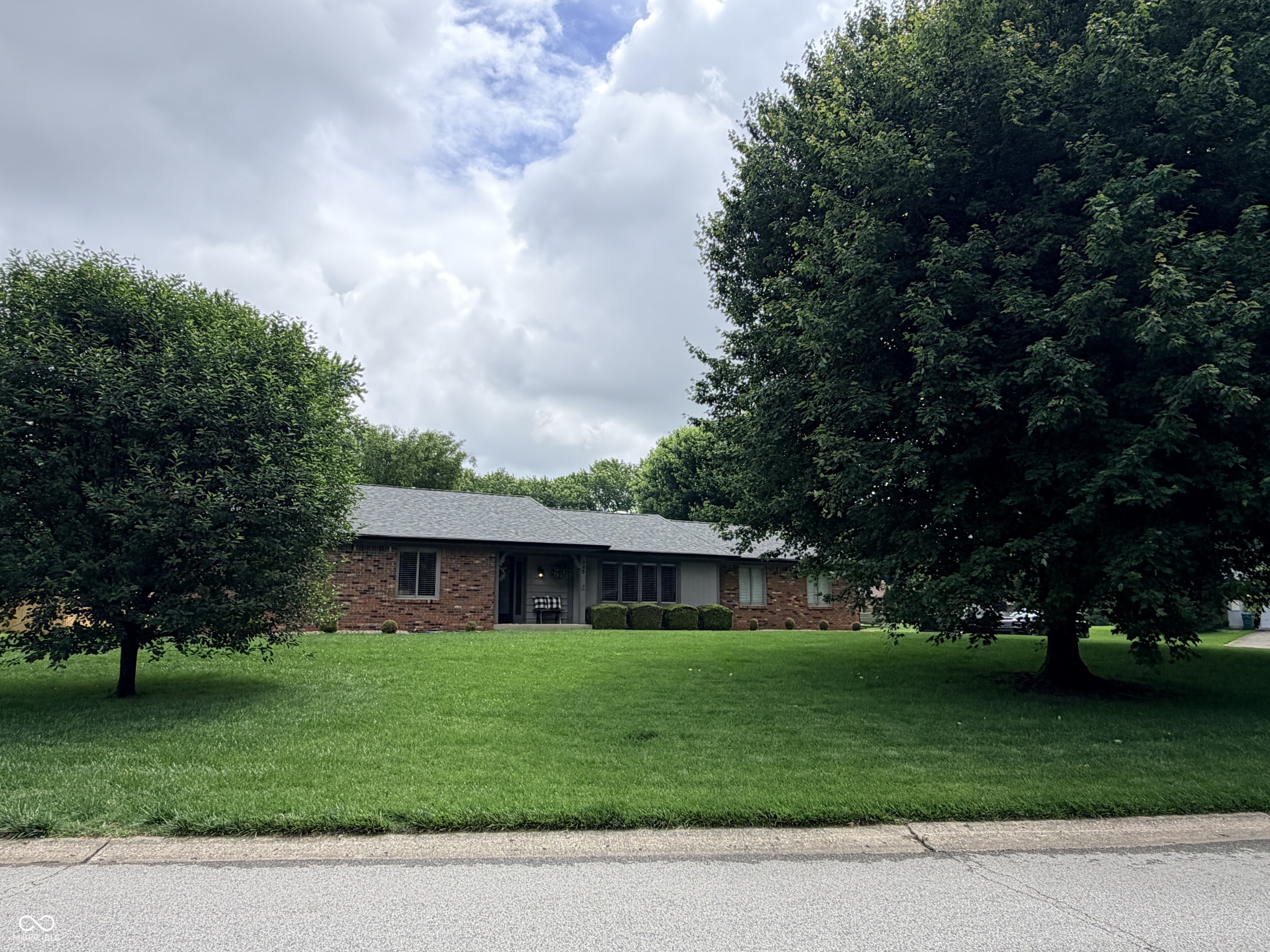 325 Rolling Trails Road Greenwood, IN 46142 - Photo 5 of 52